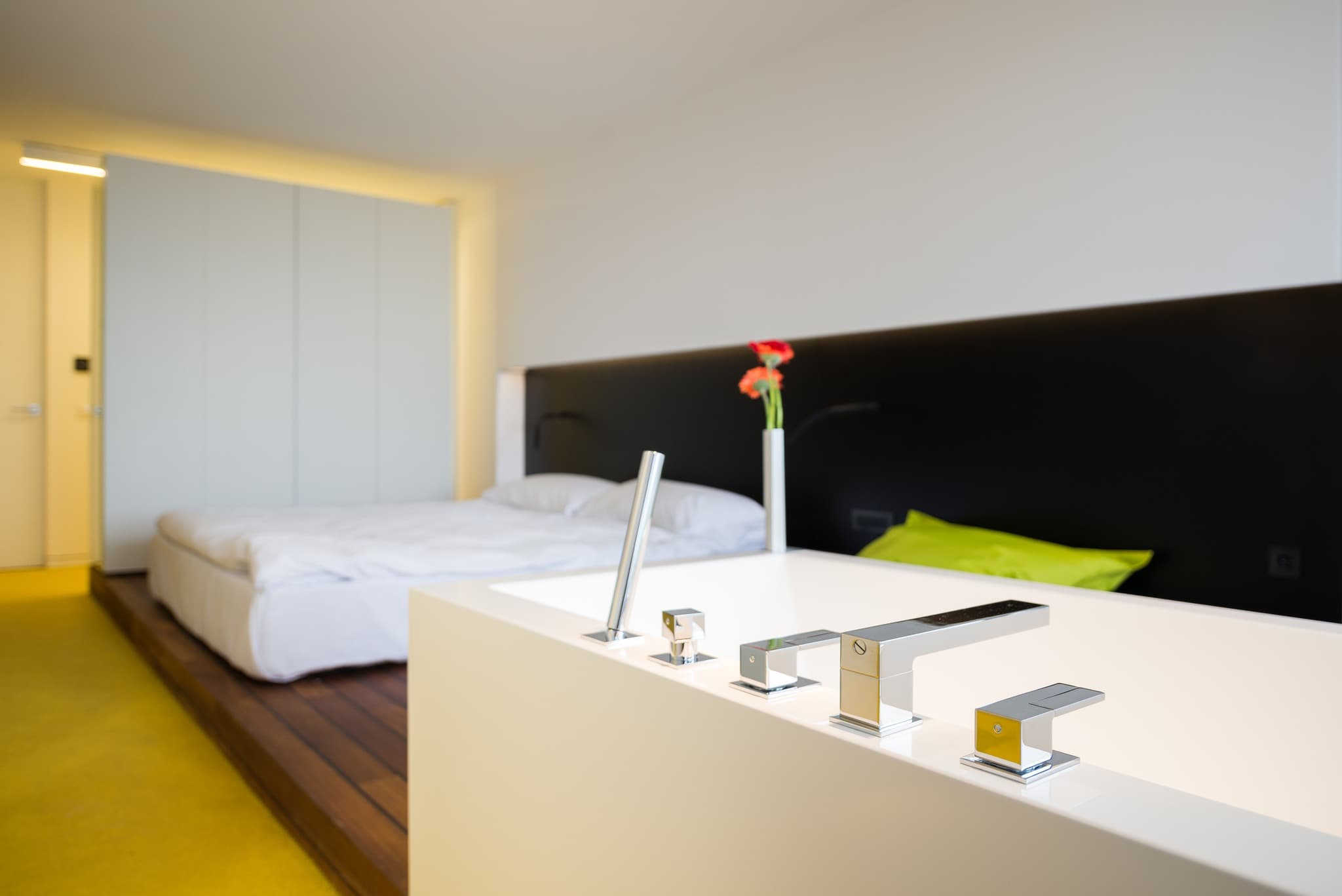 HOTEL PRIVO - Un refugiu minimalist pentru business și relaxare - Imagine 4