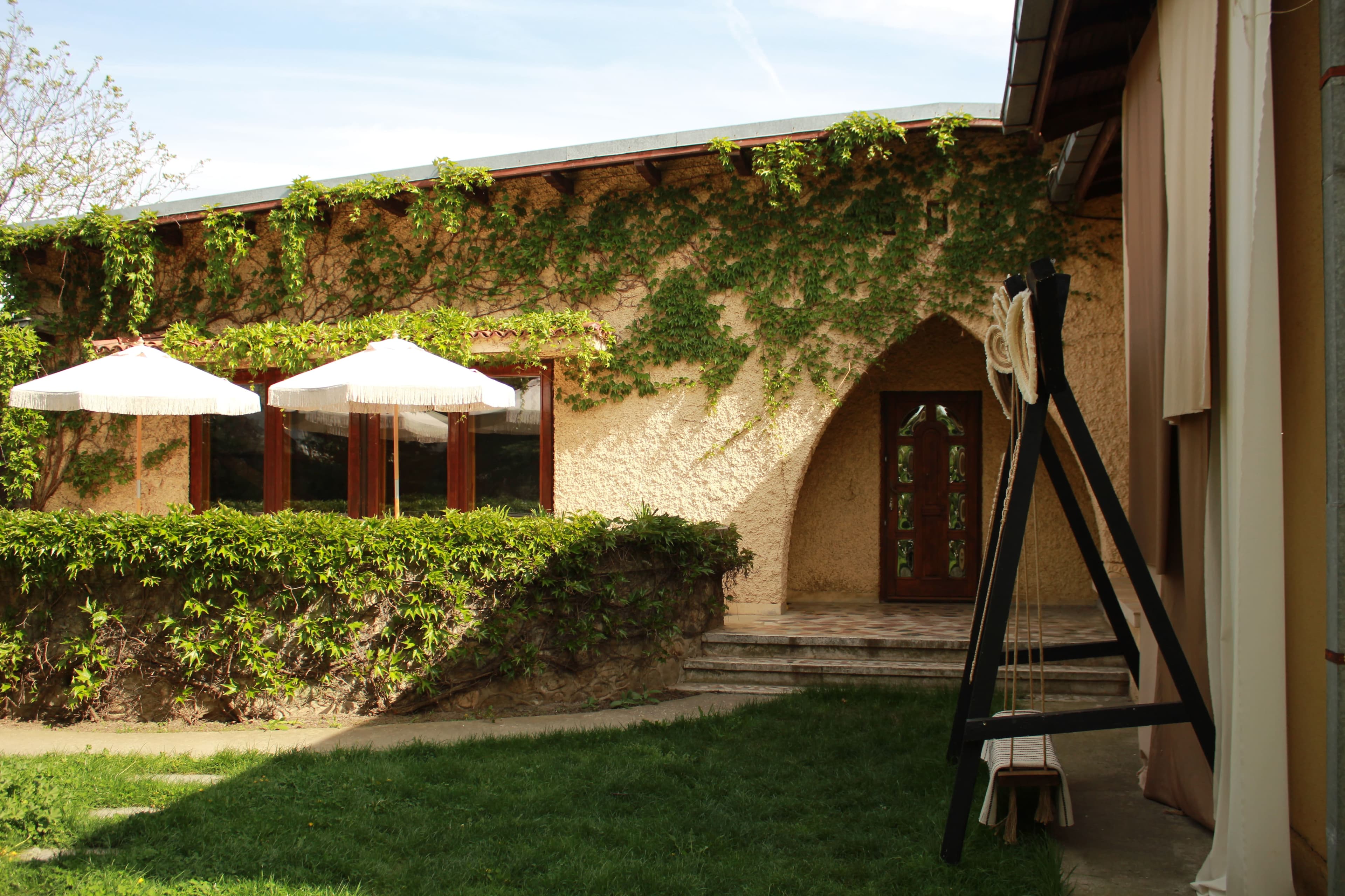 The Yellow House - Imagine 6