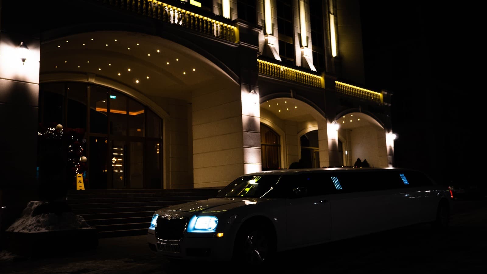 Închirieri limuzine pentru nunți, banchete, baluri, petreceri | Limuzina | Mașini de epocă | Party bus - State Limos - Imagine 7