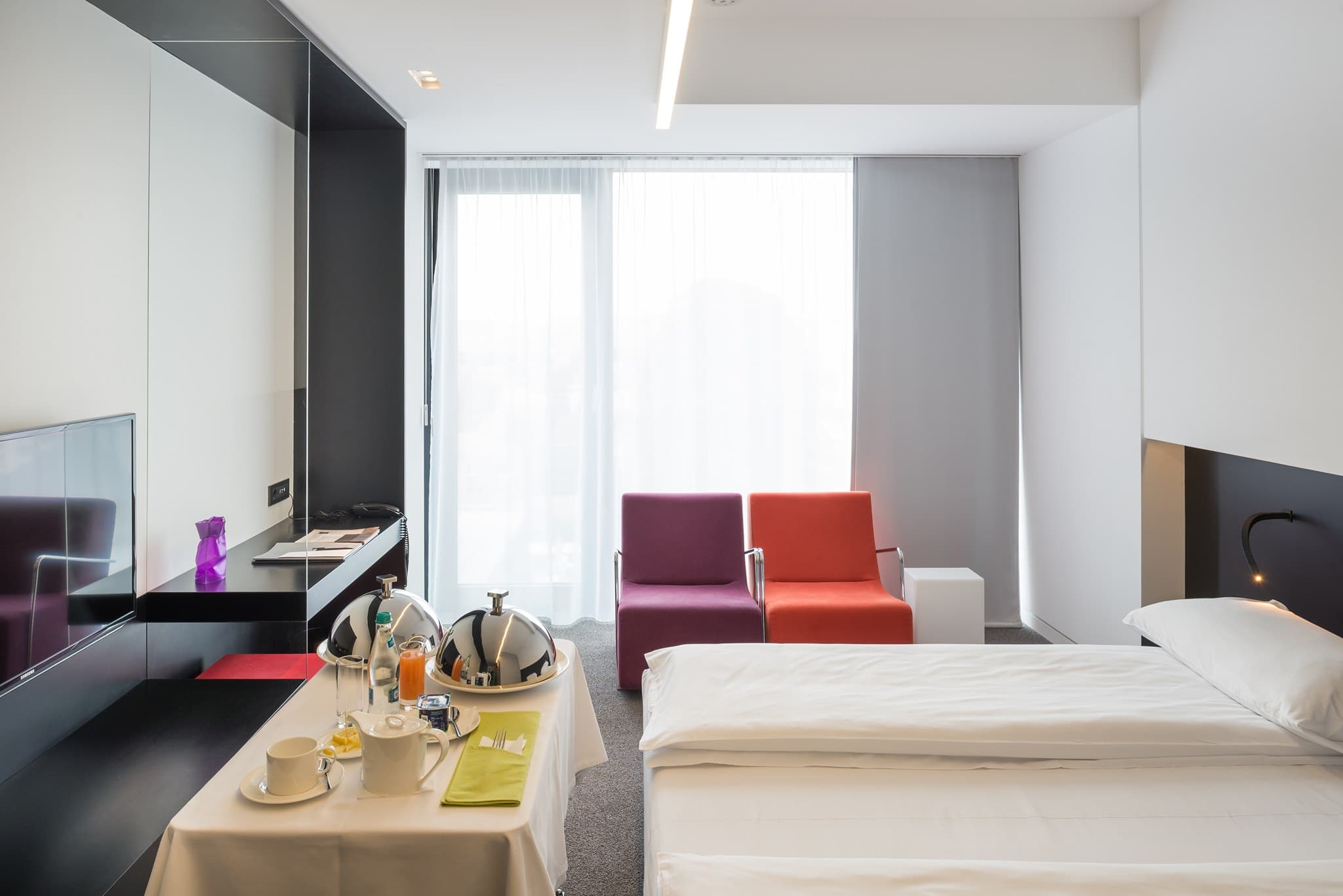 HOTEL PRIVO - Un refugiu minimalist pentru business și relaxare - Imagine 2