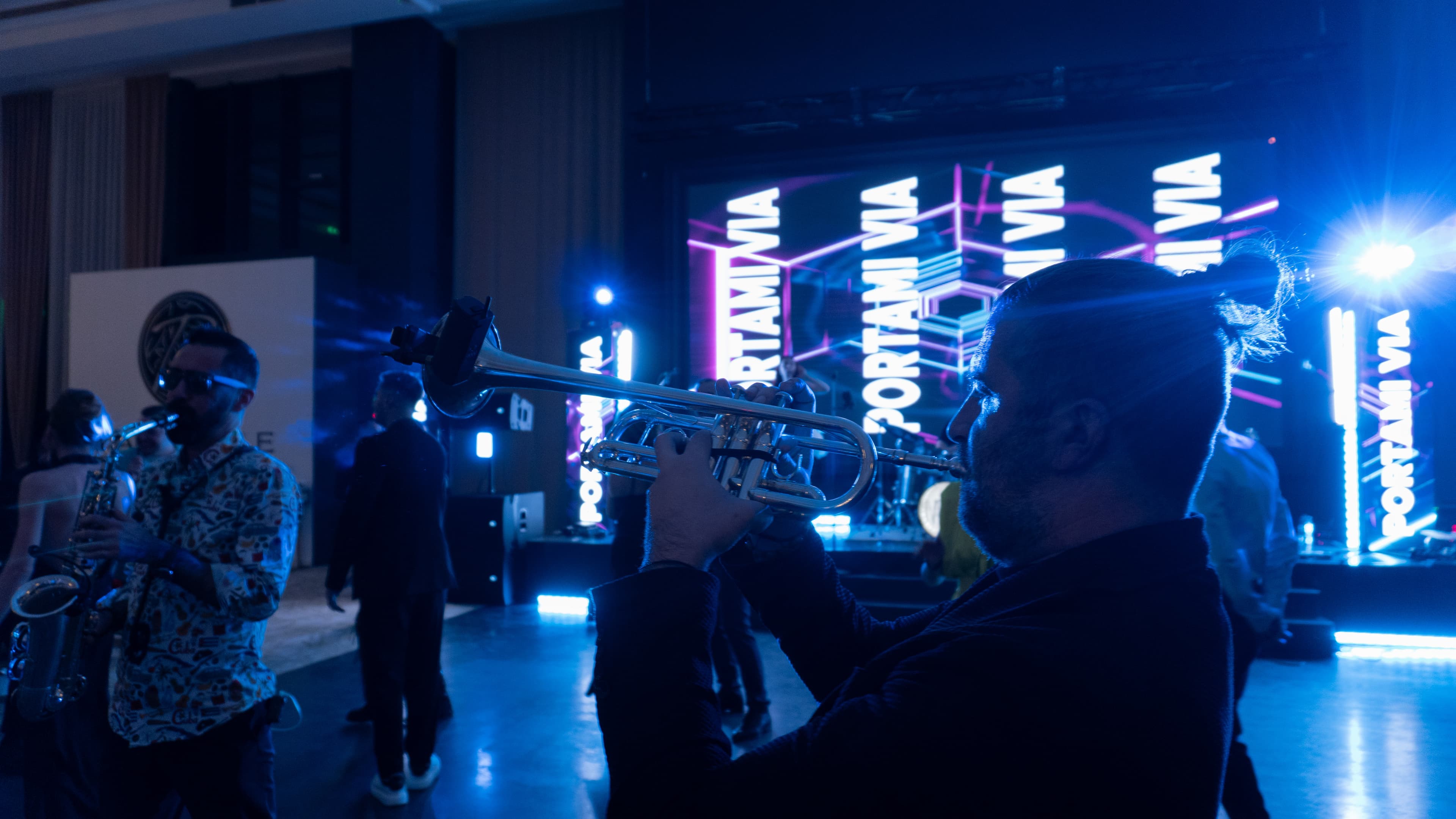 Overnite Band - Trupa nunta | Formatie nunta - Imagine 5