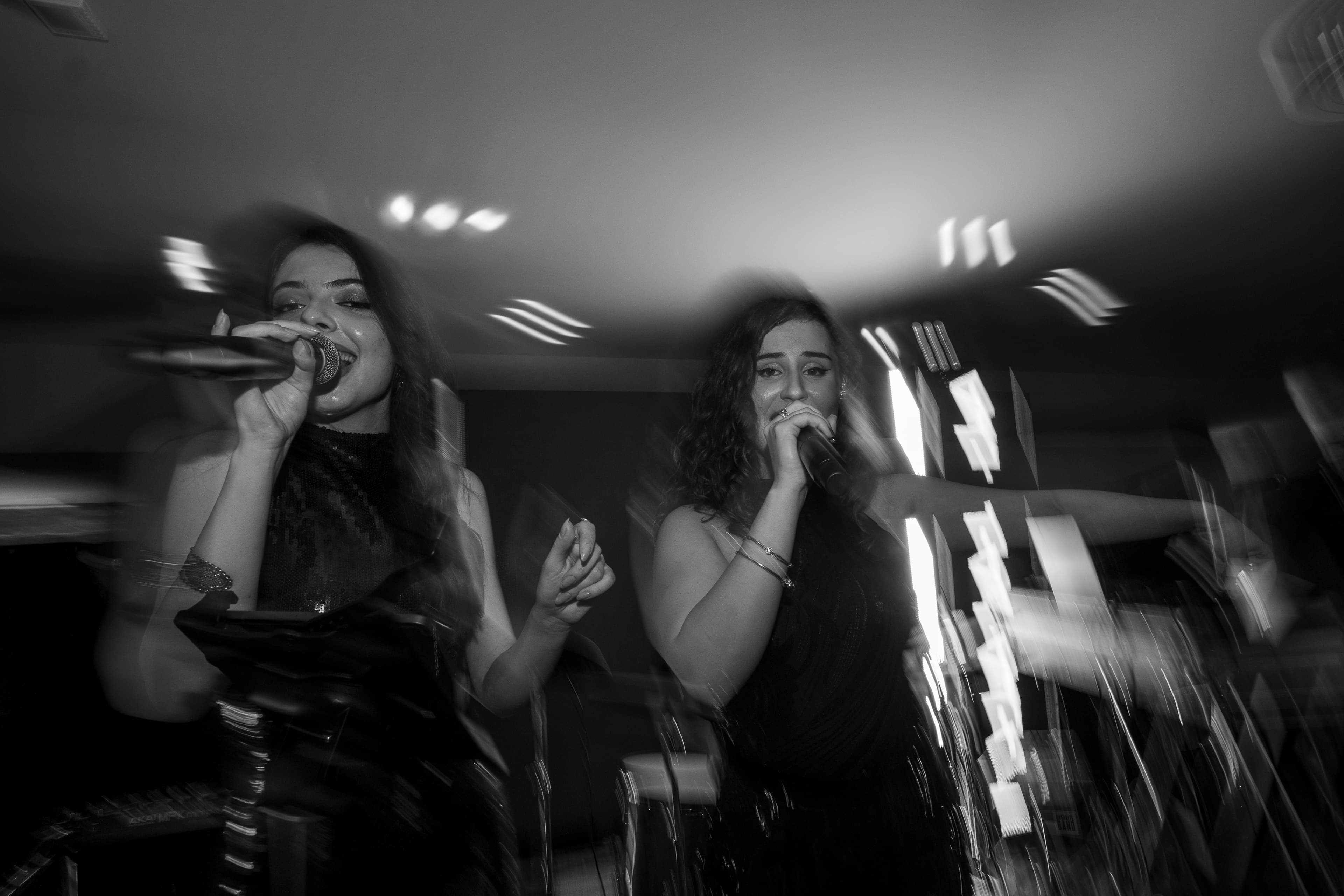 Overnite Band - Trupa nunta | Formatie nunta - Imagine 2