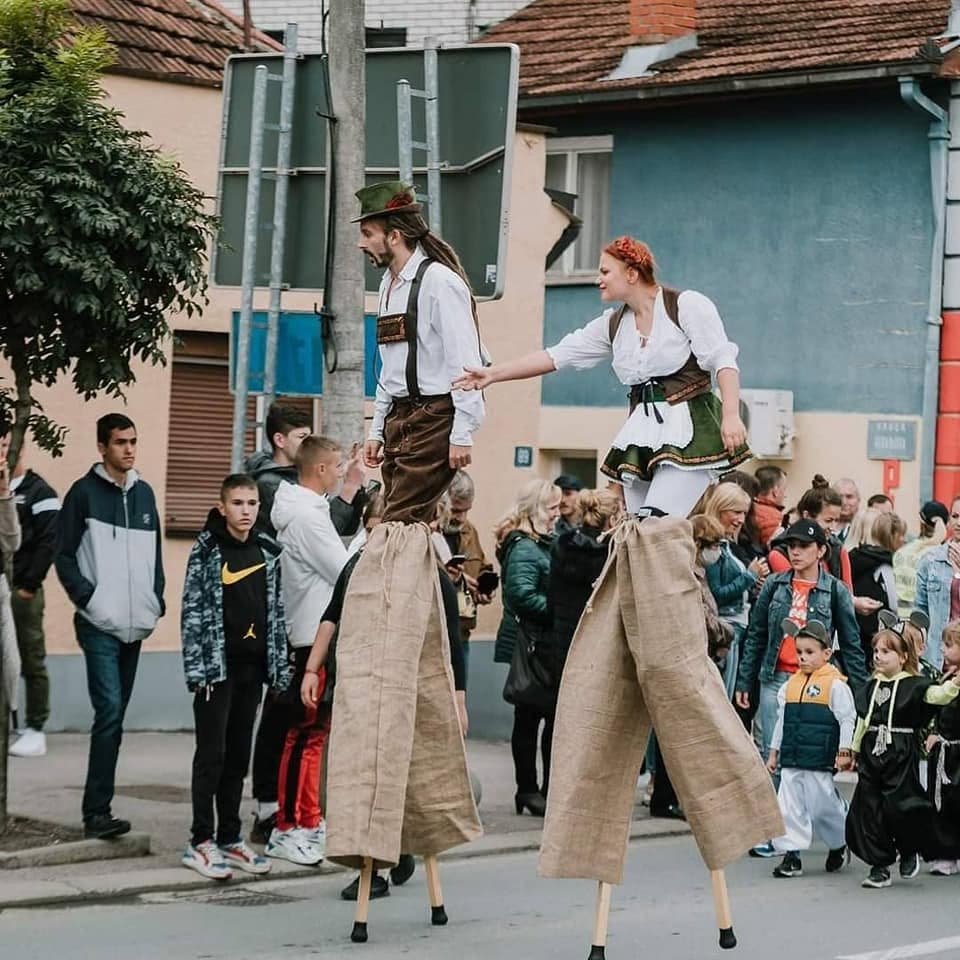 Foolosophy Entertainment  - Imagine 7