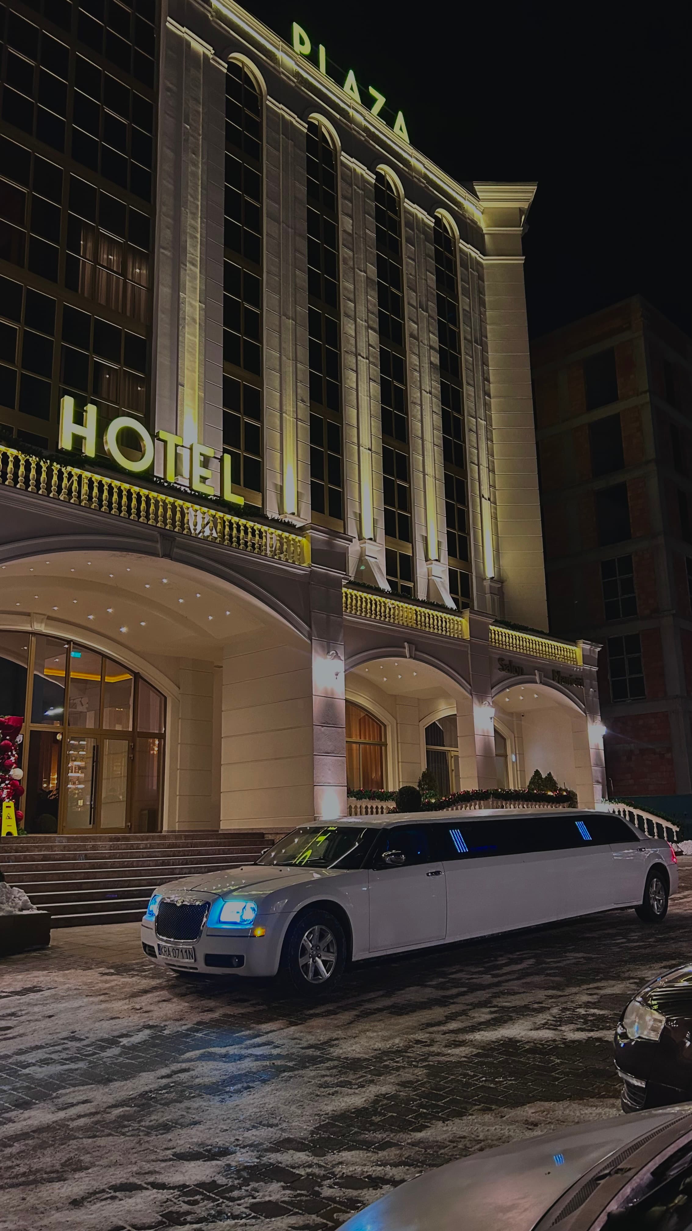 Închirieri limuzine pentru nunți, banchete, baluri, petreceri | Limuzina | Mașini de epocă | Party bus - State Limos - Imagine 2