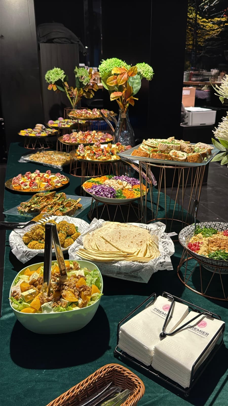 PREMIER CATERING & EVENTS - Imagine 5