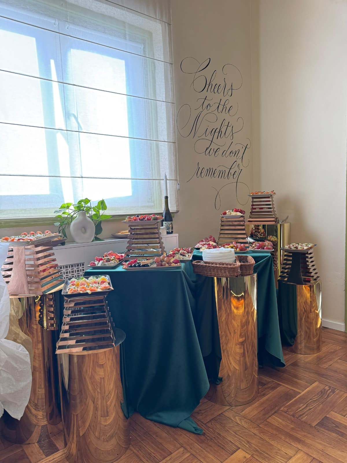 PREMIER CATERING & EVENTS - Imagine 3