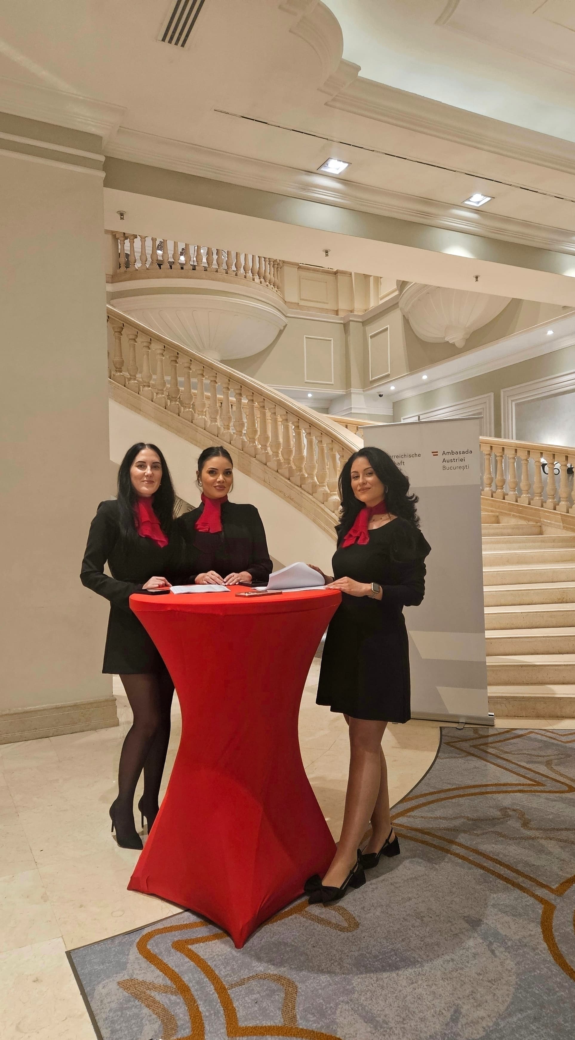 Hostess - București - Imagine 3