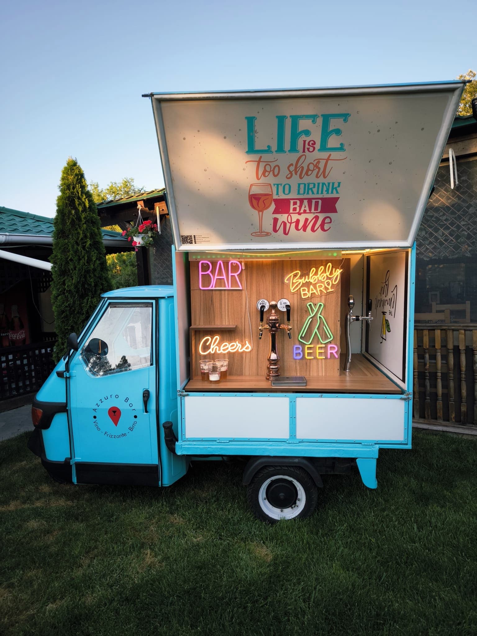 Prosecco Van / Azzuro Bar - Imagine 2