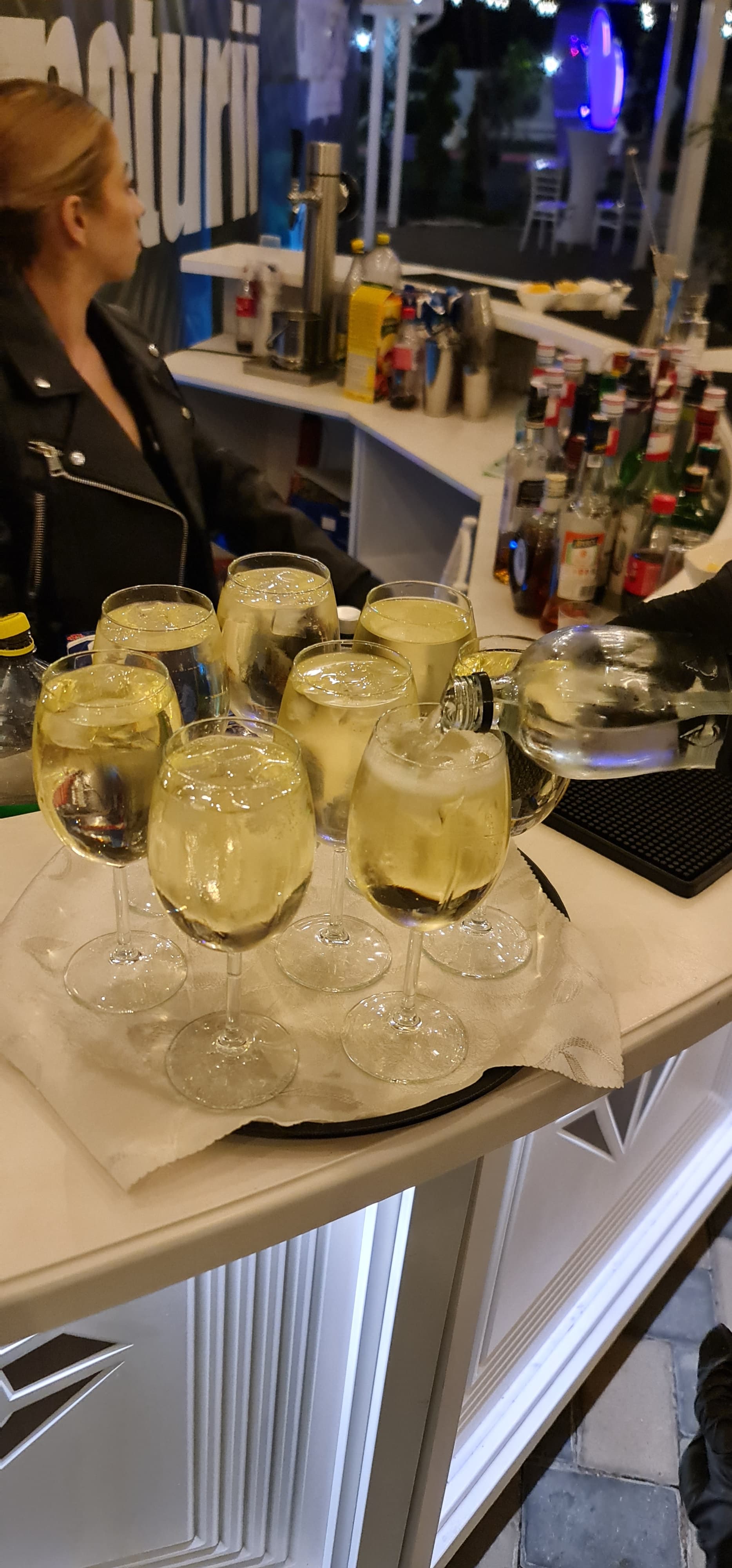 AEventis - Piaggio Van echipat special cerințelor : ProseccoVan, Gentleman's Corner, CandyBar, Lemonade Bar. - Imagine 3