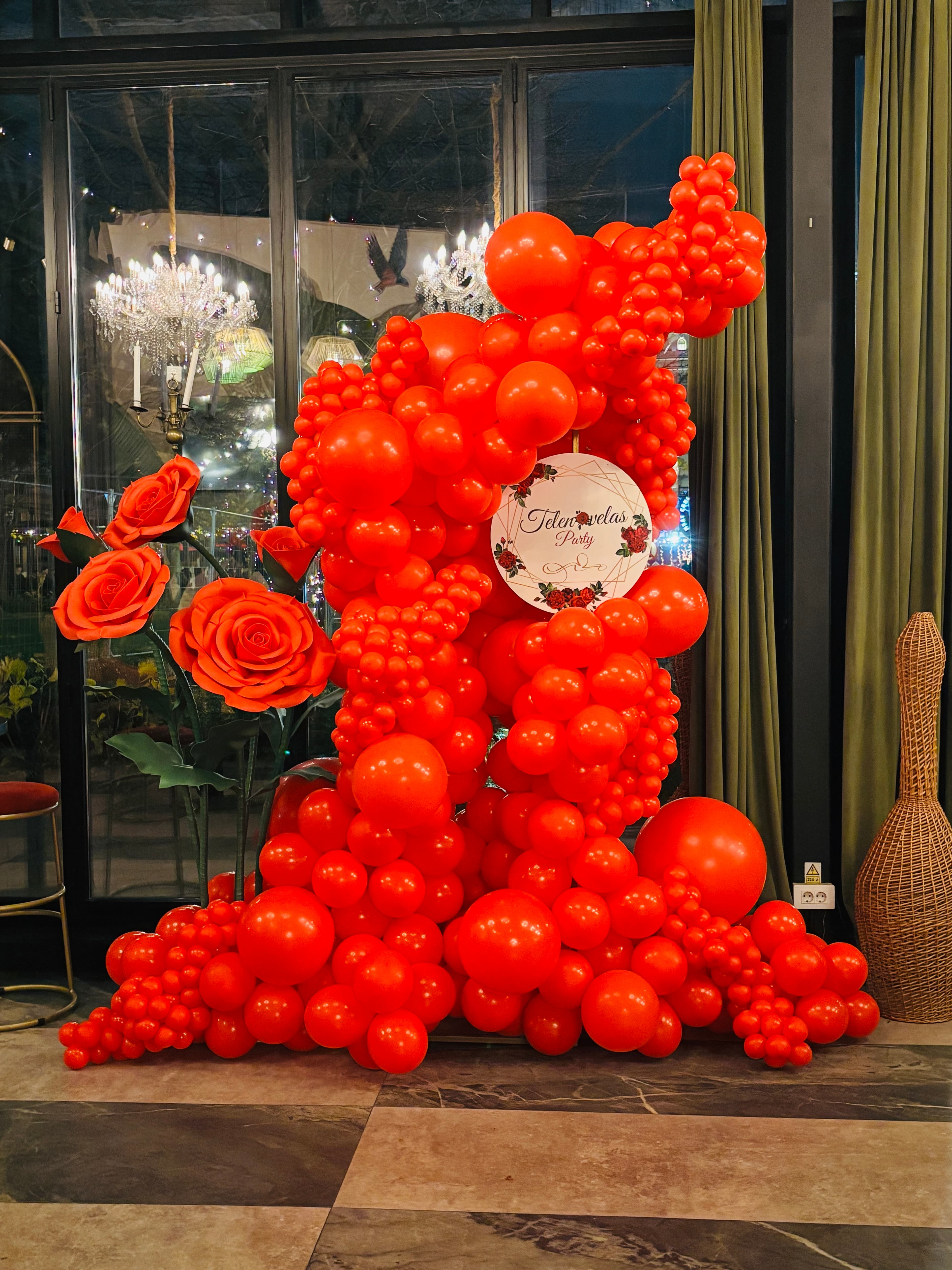 Poveste cu Baloane - Decor foto corner si aranjamente cu baloane si flori - Imagine 7