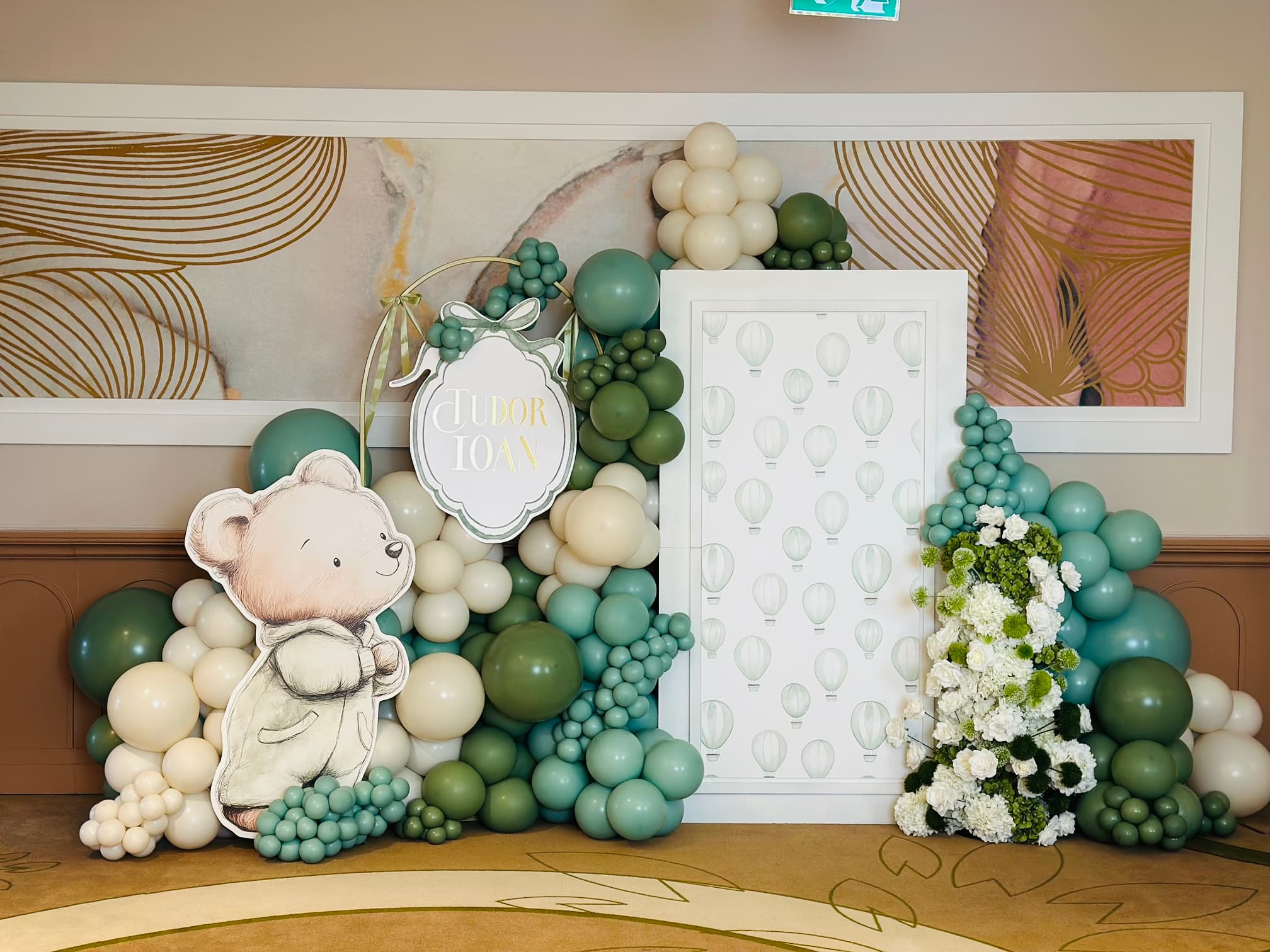 Poveste cu Baloane - Decor foto corner si aranjamente cu baloane si flori - Imagine 5