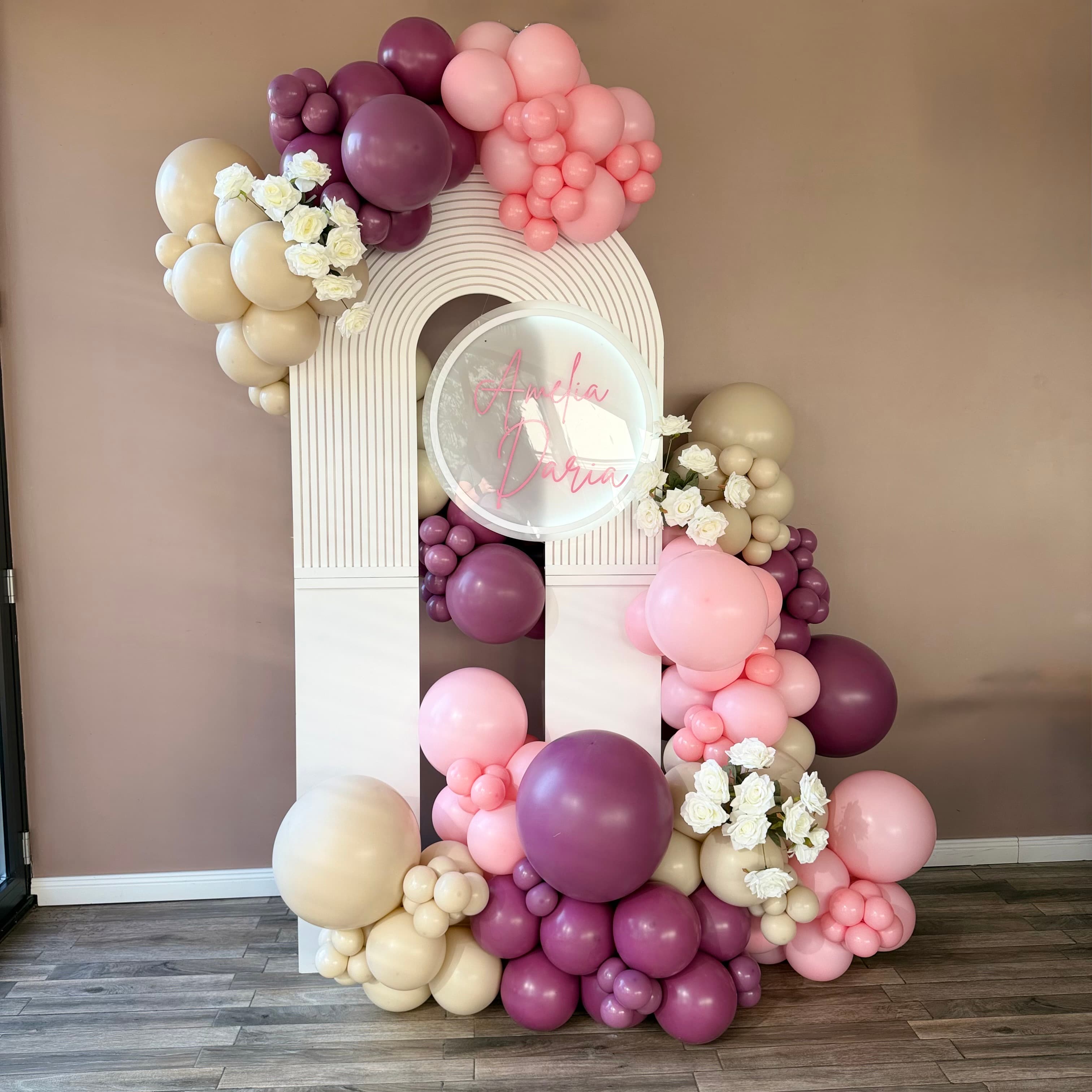 Poveste cu Baloane - Decor foto corner si aranjamente cu baloane si flori - Imagine 3