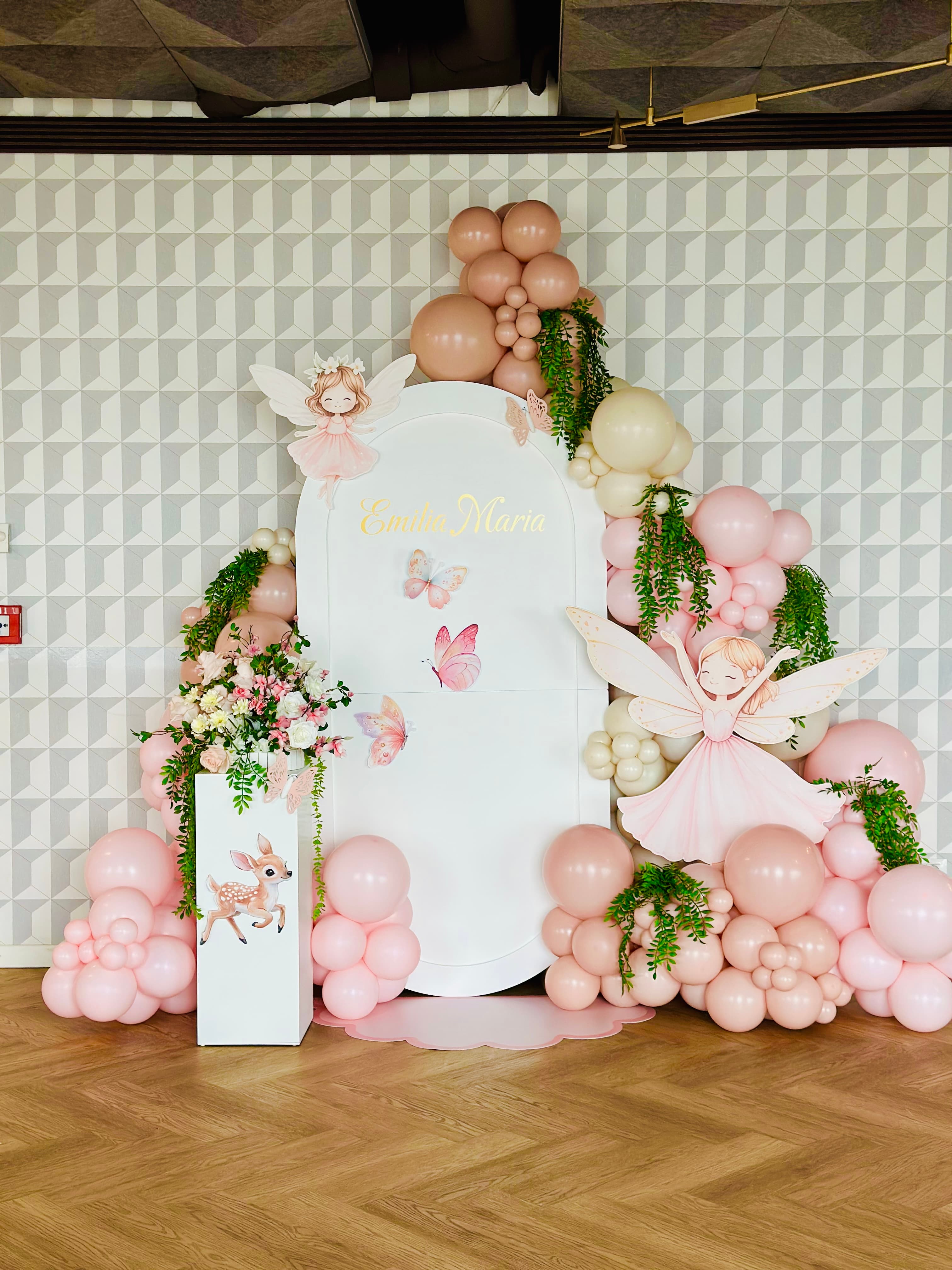 Poveste cu Baloane - Decor foto corner si aranjamente cu baloane si flori - Imagine 2